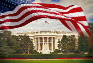 La Casa Bianca con bandiera americana